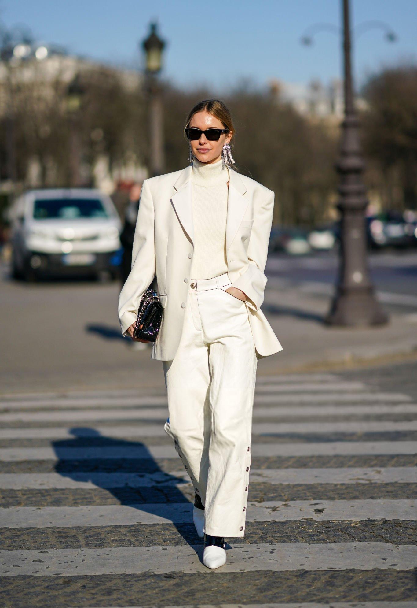 white oversized blazer women