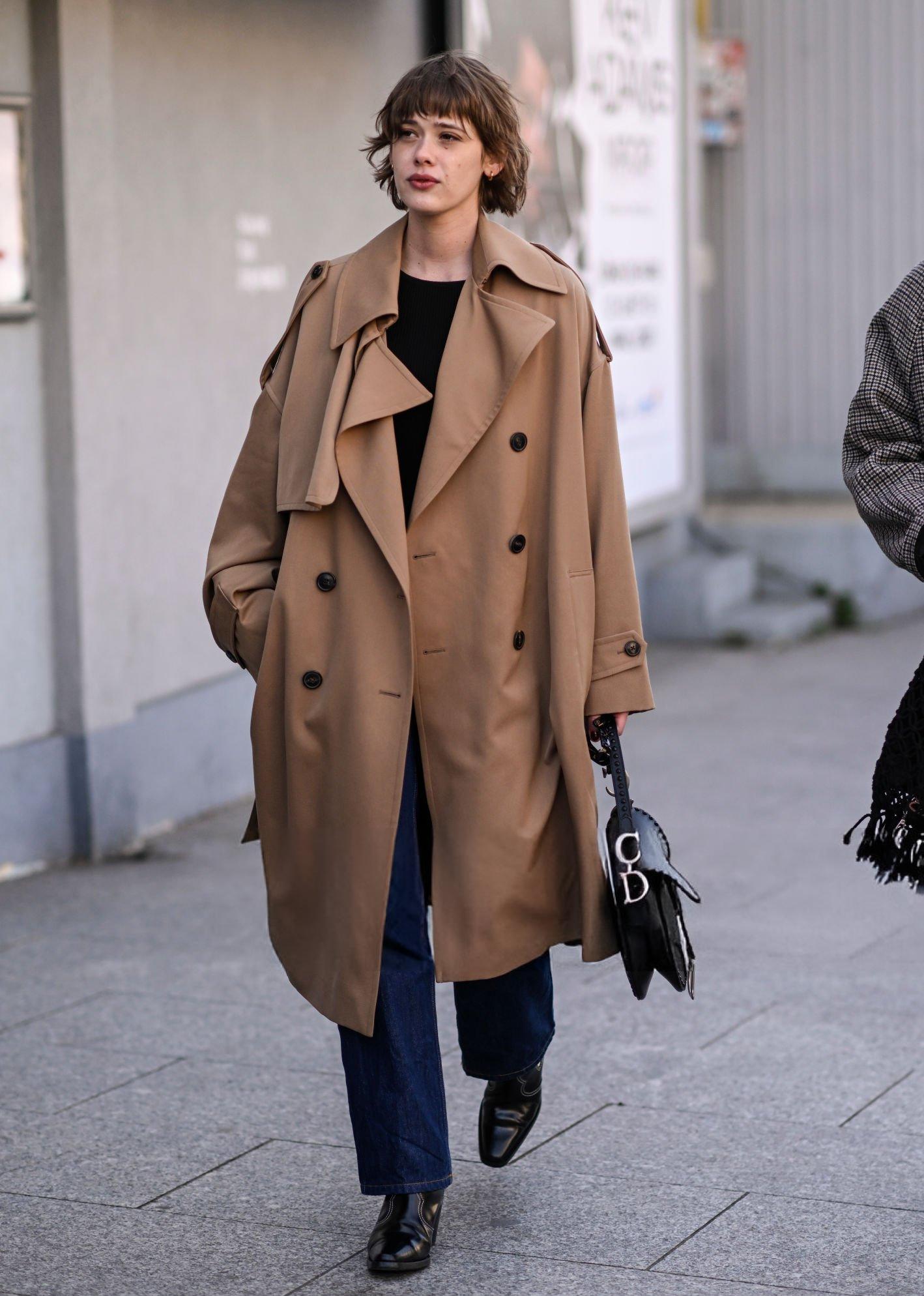 How to style trench coat women 