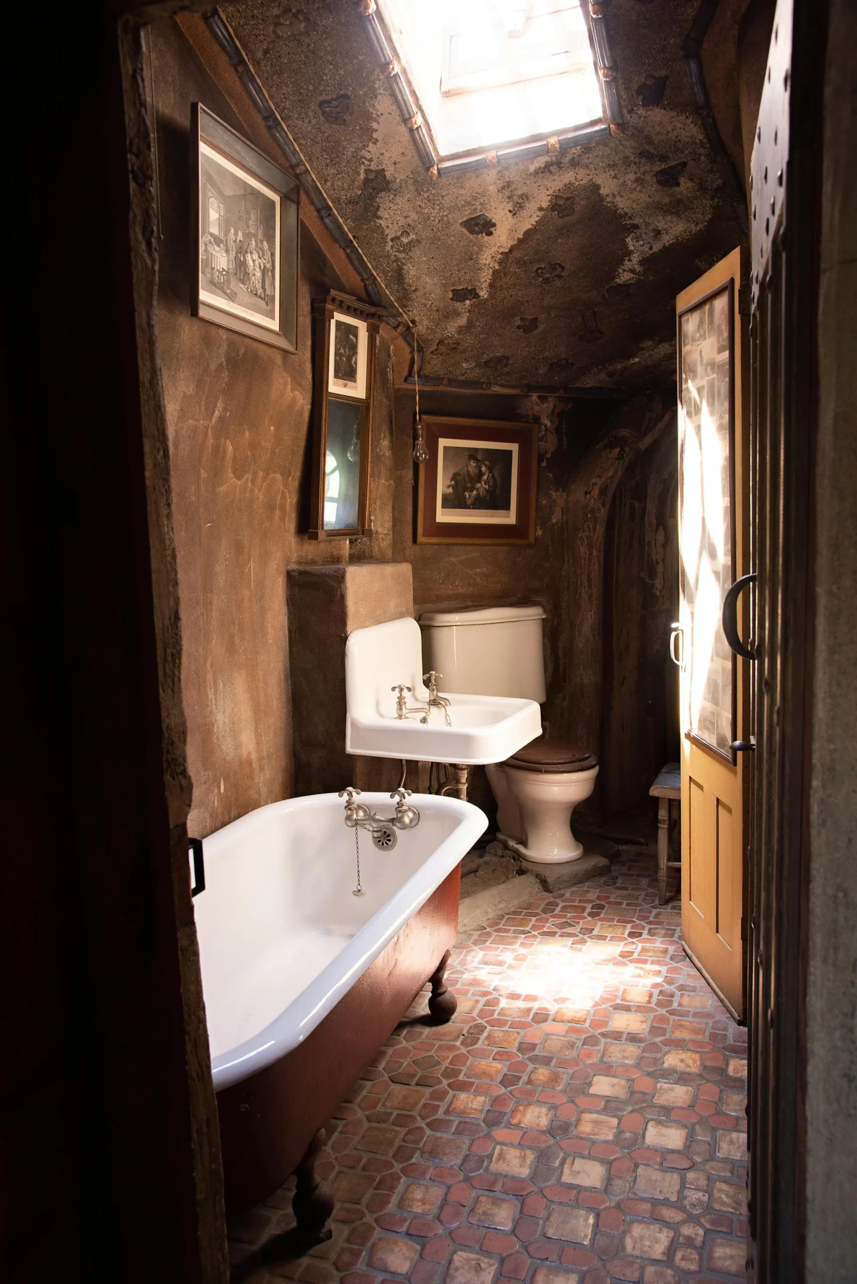 natural stone bathroom flooring ideas